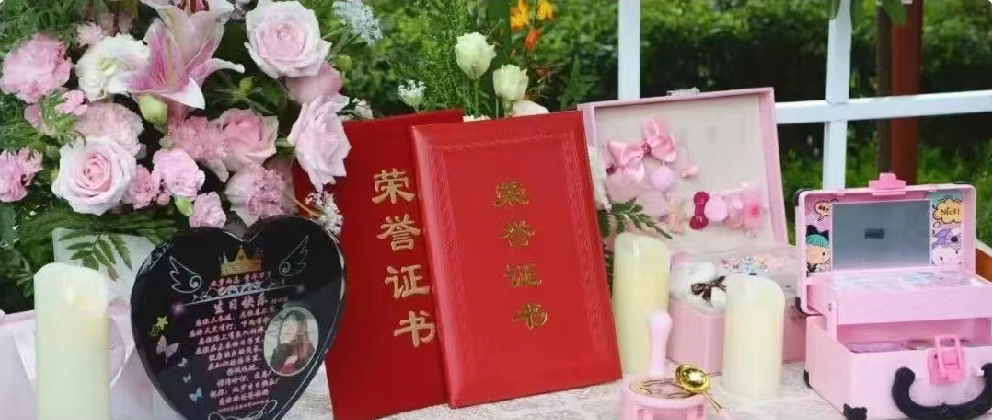 <b>泛爱续永恒，，，，，，稚笔绘赤心</b>
