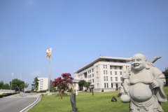 走进历史，，，，，感受名人魅力|品味名人雕塑的奇异韵味