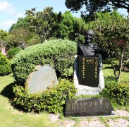 黎焕颐纪念碑：诗魂永驻，，，，岁月铭刻